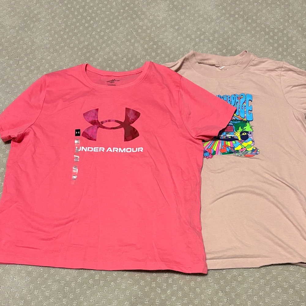 Under Armour Kids Coral t-shirt NWT and Nike Beige Graphic Tees sizes xl and l